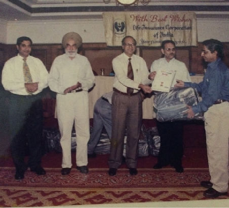 MDRT 2002 Award Felicitated by Shri. S.B.Mathur, Chairman of LIC of India
